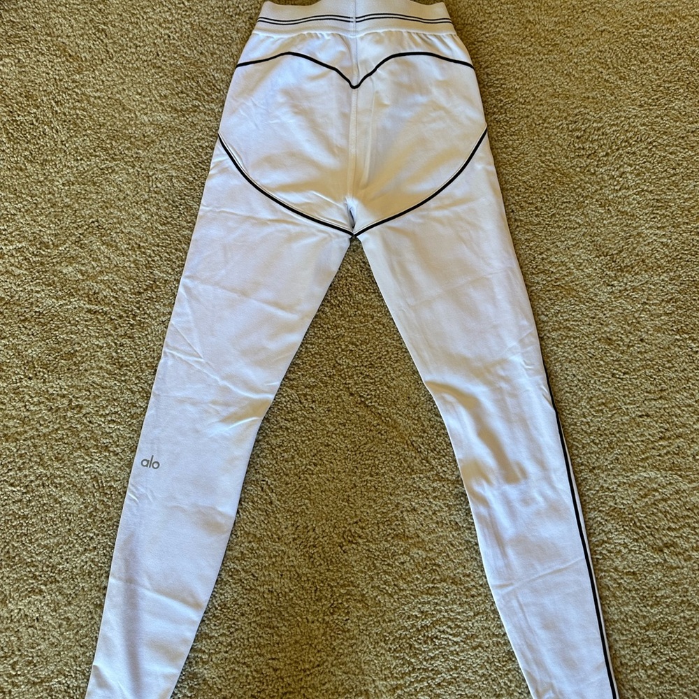ALO Yoga Set - Airbrush High-Waist Heart Throb Legging & Sports Bra - Picture 9 of 13